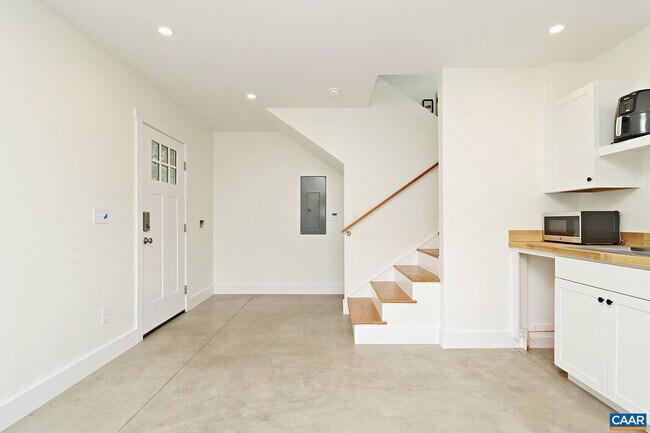 Building Photo - 513 12th St NE