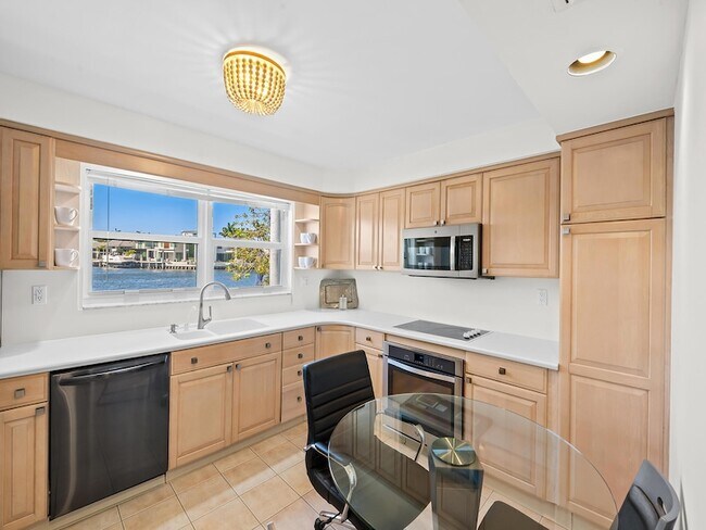 Building Photo - 3212 S Ocean Blvd