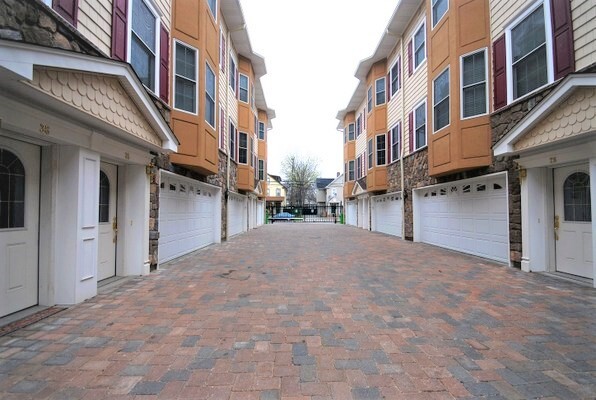 Primary Photo - 330 Maple Ave