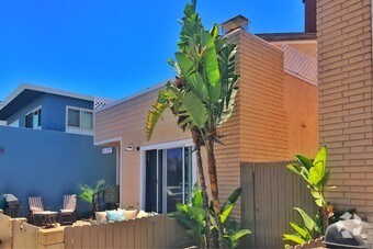 Primary Photo - 415 E Balboa Blvd