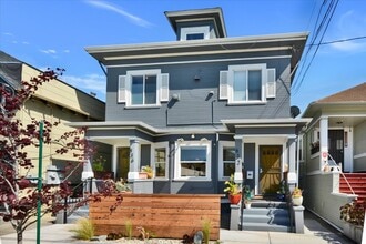 Building Photo - 832 7th Ave