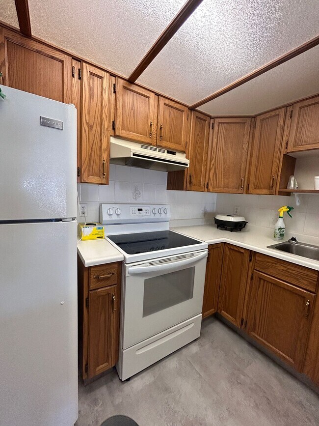 Photo du bâtiment - 2 Bed 1 Bath Unit in Ponoka, AB
