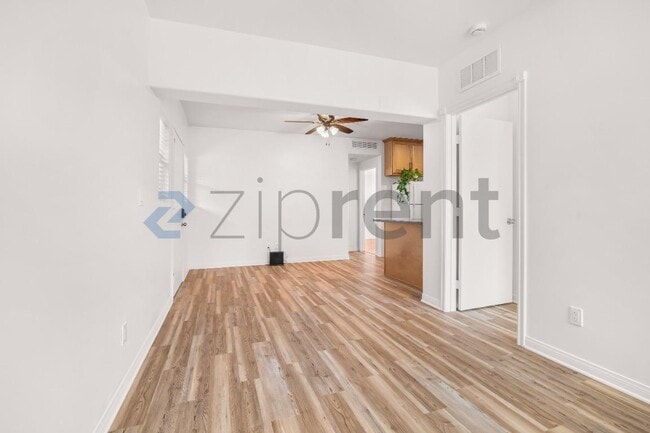 Building Photo - Unit
