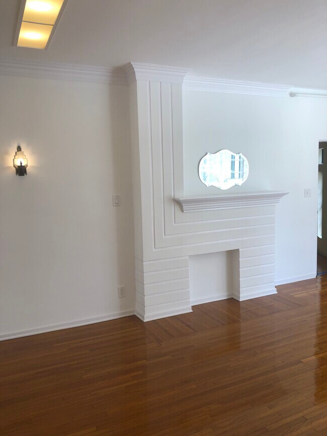 Foto del edificio - 520-522 N Rossmore Ave