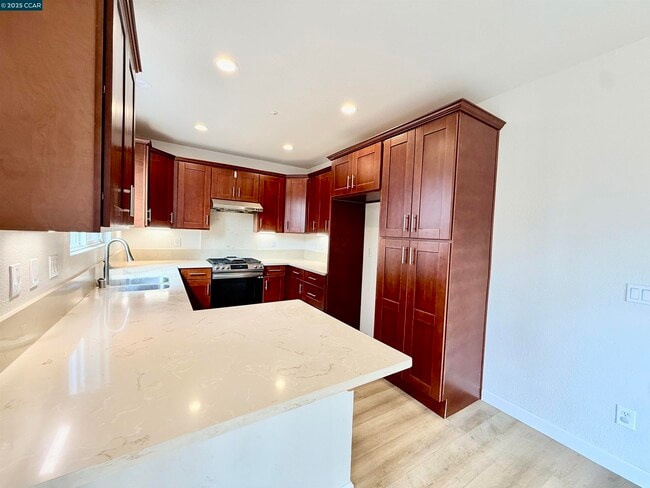 Foto del edificio - 815 Spring Mountain Ln