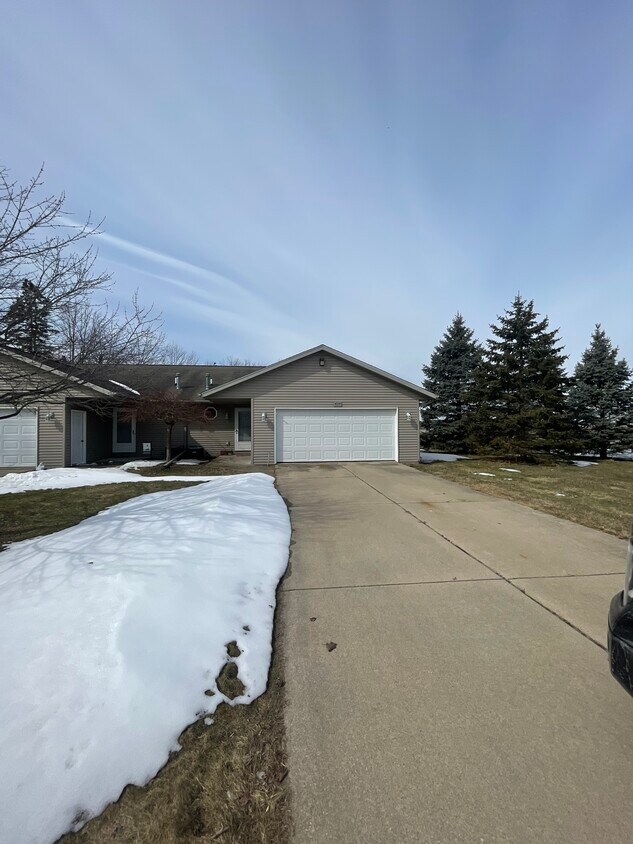 4979 W Leckie Ln, Saginaw, MI 48603 Townhome Rentals in Saginaw MI