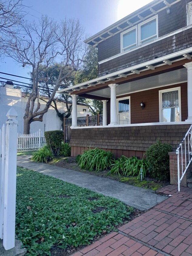 Building Photo - 1201 Cabrillo Ave