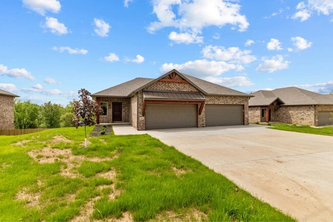 Building Photo - 102 E Mills Rd