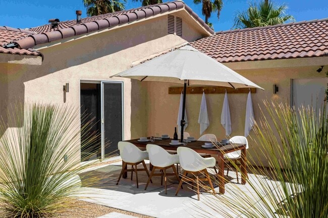 Building Photo - Luxury Oasis with Pool in Palm Springs