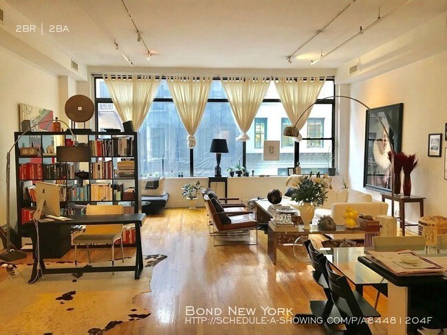 Building Photo - Massive Full Floor Two Bedroom Loft!