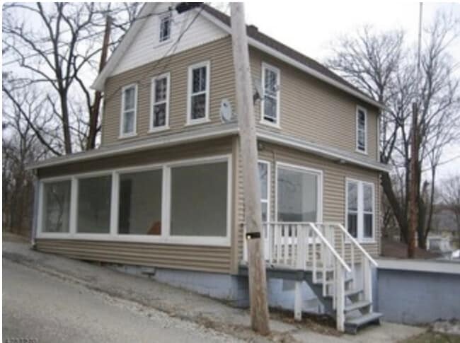 Building Photo - 10 Harrison St