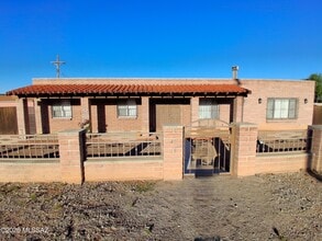 Building Photo - 2650 W Aurora Dr