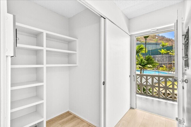Foto del edificio - Newly renovated one bedroom condo with lov...