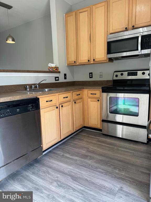 Building Photo - 42463 Hollyhock Terrace