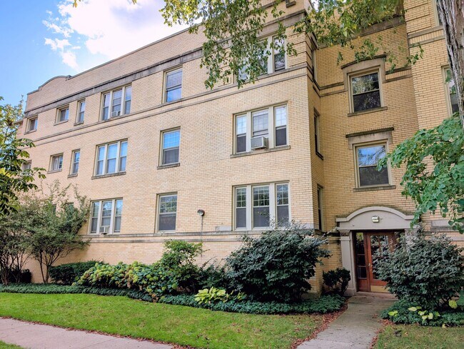 Building Photo - 548 Elmwood Ave