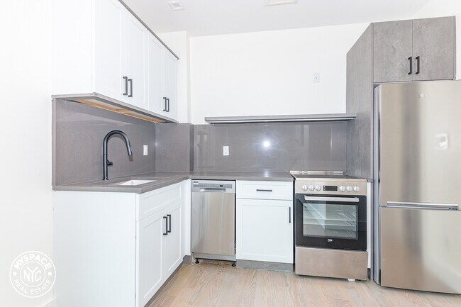 Building Photo - 2911 Albemarle Rd