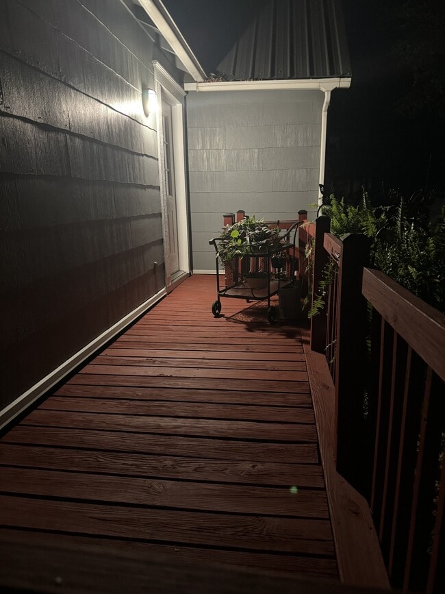 Building Photo - 716 E Austin St