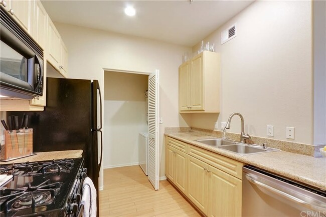 Building Photo - 2335 Watermarke Pl