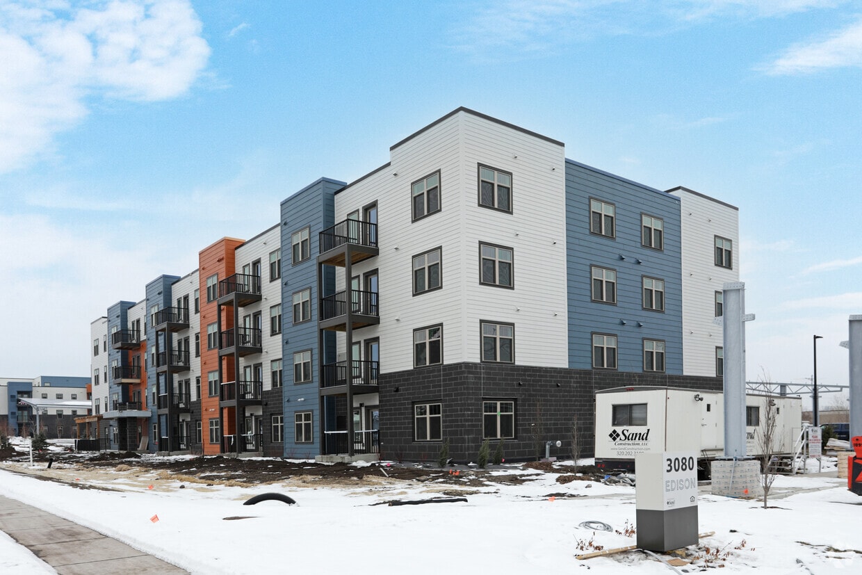 Edison 2 Apartments in Roseville, MN