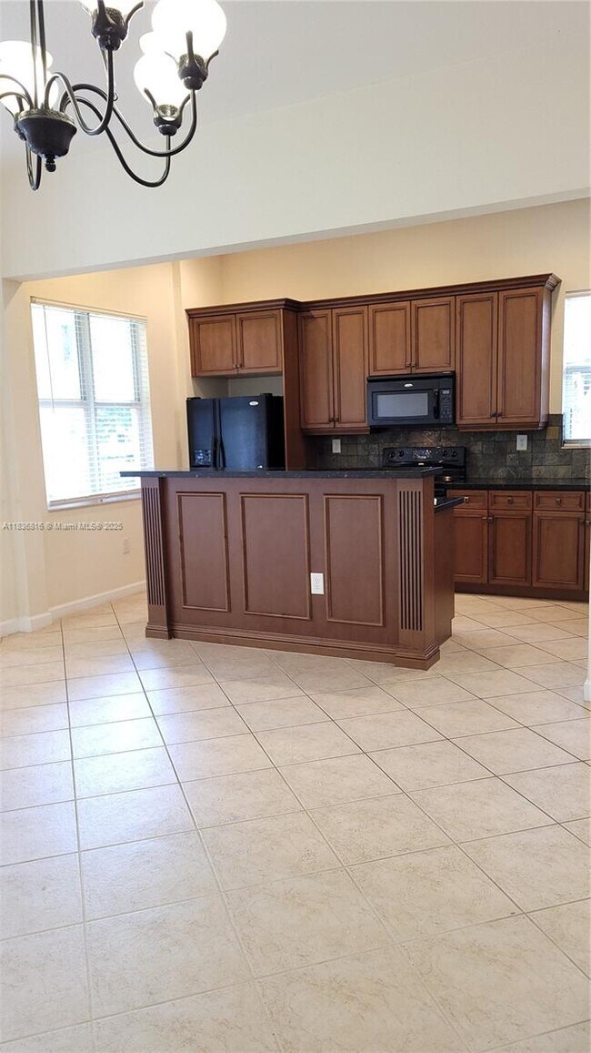Foto del edificio - 6033 NW 118th Dr