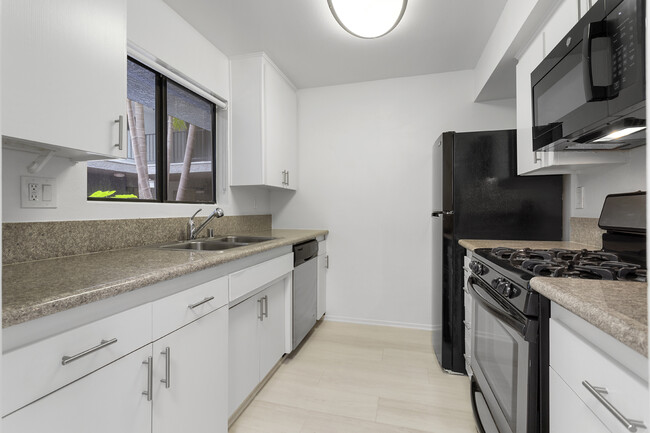 Building Photo - 1222 Amherst - fully renovated unit in Los...