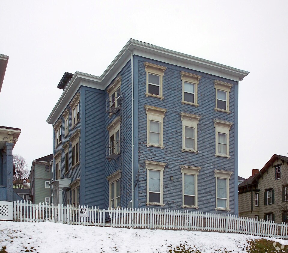 Building Photo - 549 N Main St