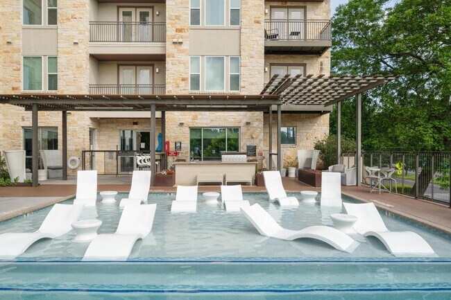Foto del edificio - 1900 Barton Springs Rd