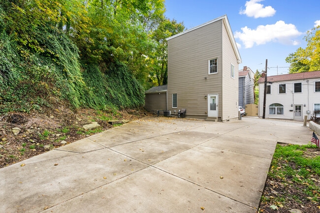 Building Photo - 19 Telescope St