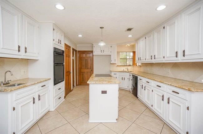 Building Photo - 2918 E Elm Cir