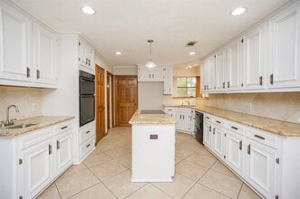 Building Photo - 2918 E Elm Cir