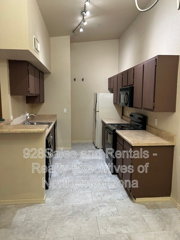 Foto del edificio - 1385 W University Ave
