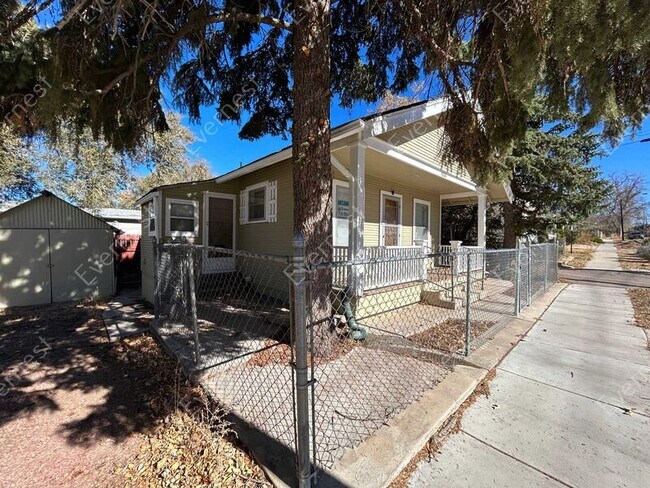 Foto del edificio - 1006 E High St