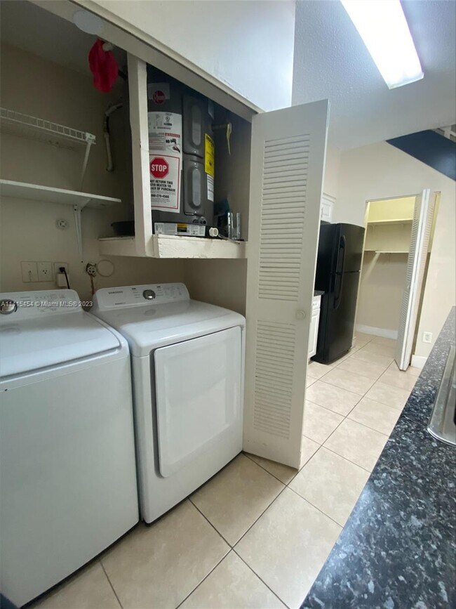 Foto del edificio - 18356 NW 68th Ave