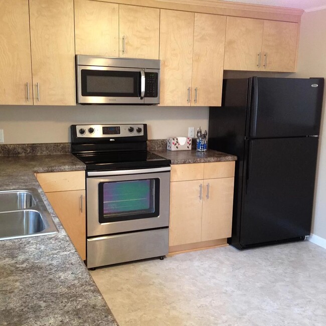 Kitchen - 4210 N Center St