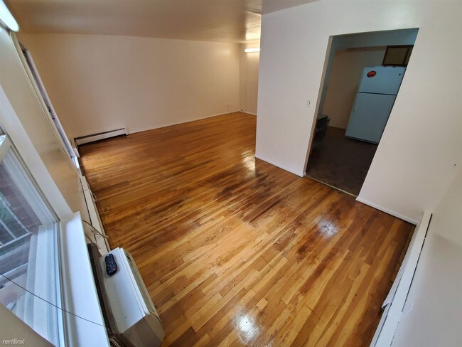 Building Photo - 3 br, 1.5 bath Townhome - 6553 Booth St 2