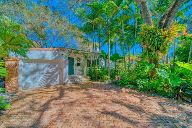 Building Photo - 3227 Riviera Dr