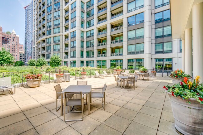 Building Photo - 130 N Garland Ct
