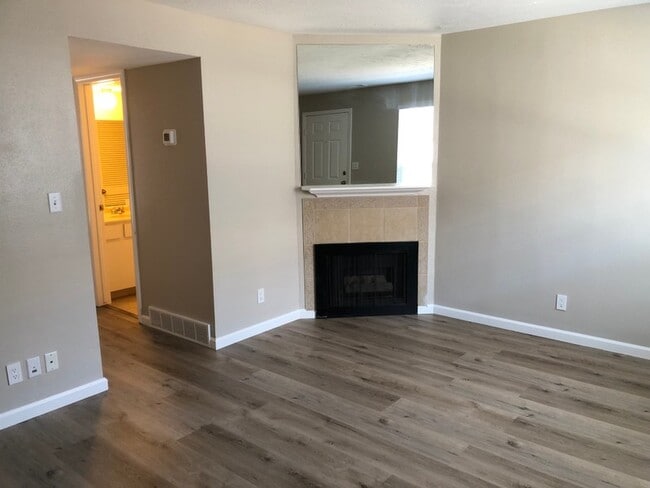 Building Photo - 8746 Fairoaks Cir