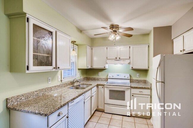 Foto del edificio - 10803 Glade Ct
