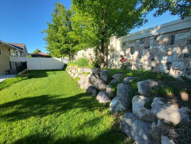 Building Photo - 1281 Fox Trot Cir