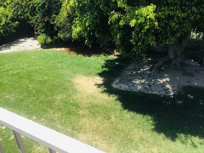 Foto del edificio - Remodeled Mission Oaks 4 Bedroom