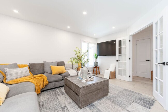 Building Photo - 54 Glenmanor Dr