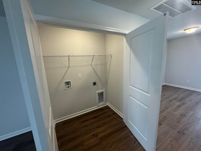 Foto del edificio - 141 Carr Ln