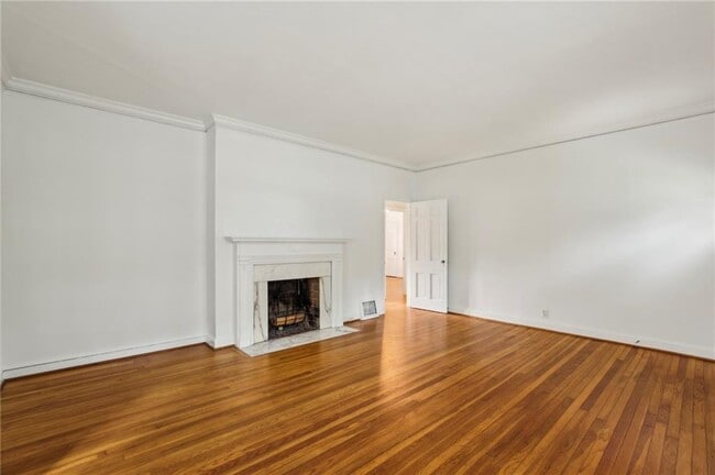 Building Photo - 3533 Kingsboro Rd NE