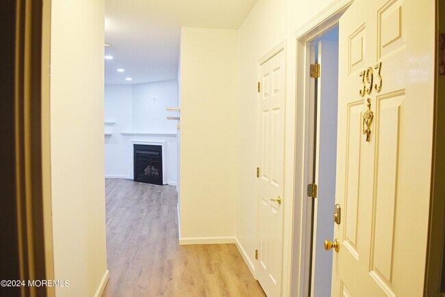 Building Photo - 393 St Andrews Pl