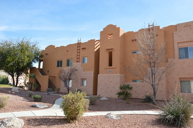 Edificio - 724 Hardy Way