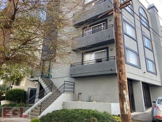 Building Photo - 1811 Malcolm Ave