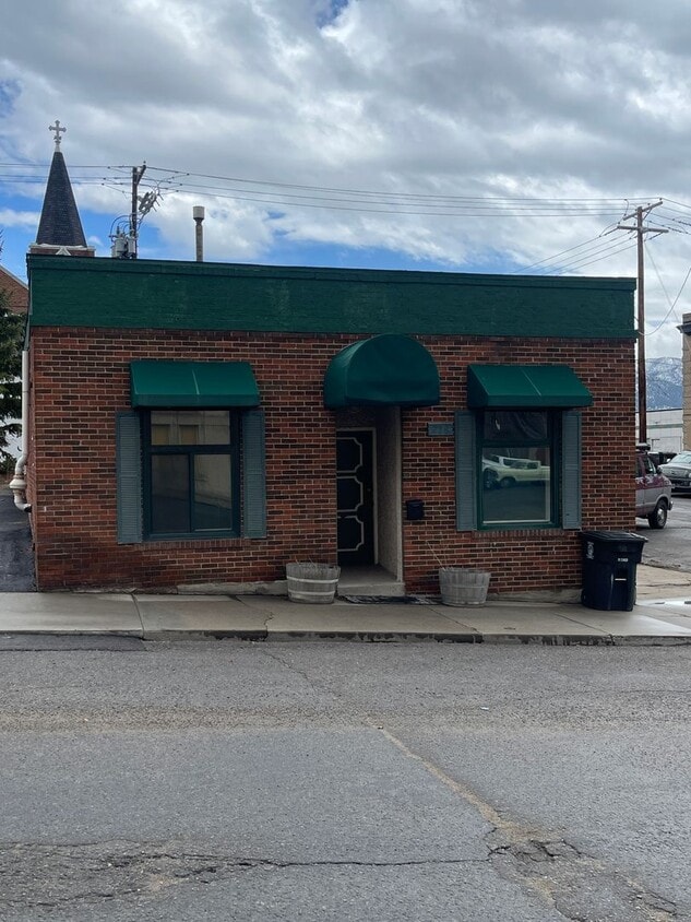 Primary Photo - Comfortable and low-maintenance 3 bedroom ...