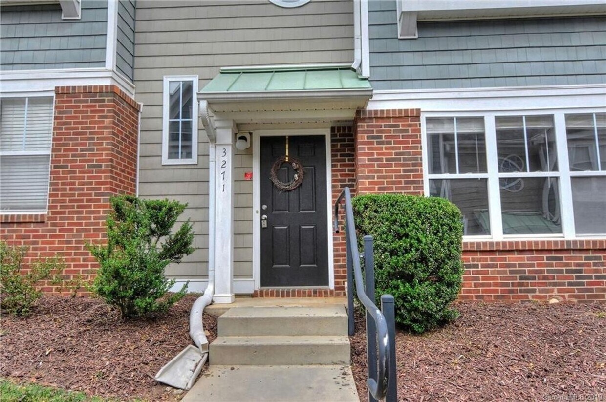 Primary Photo - Charming 2BR Townhome in Charlotte