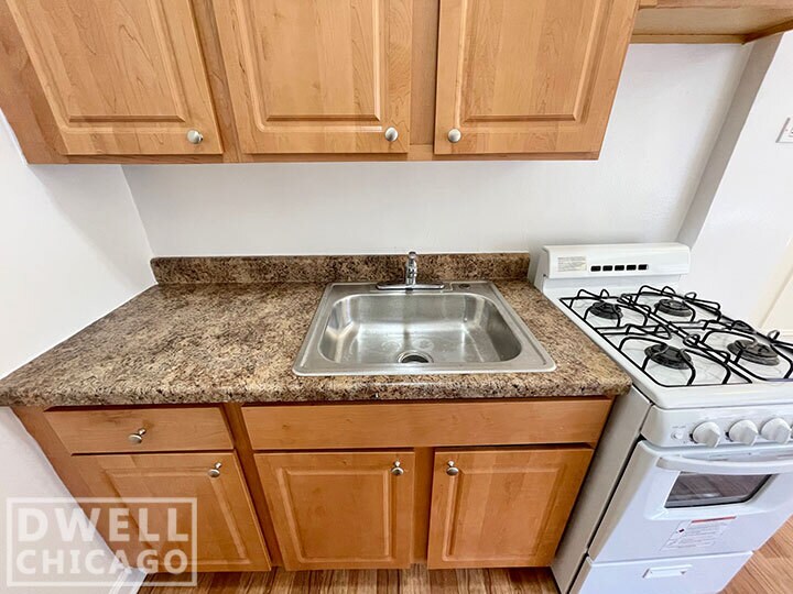 Primary Photo - 5451 N Kenmore Ave